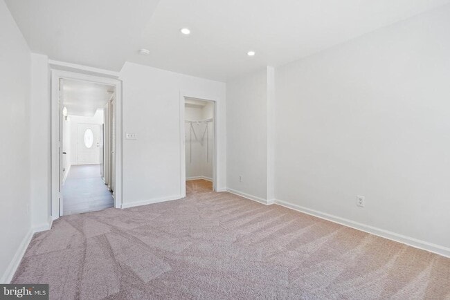 Building Photo - 307 8th St NE