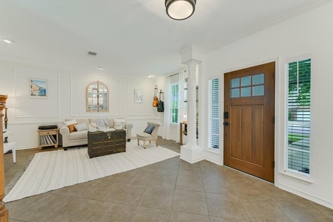 Building Photo - 803 Crocus Dr