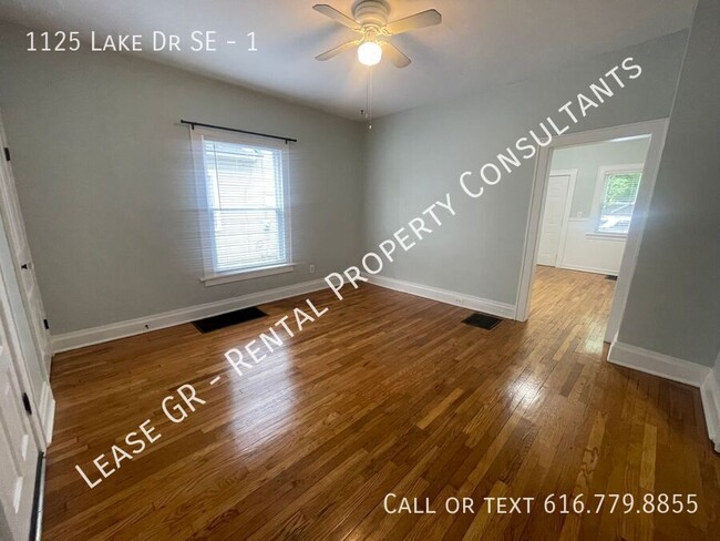 Building Photo - Beautiful Lower-Level Apartment with Off S...