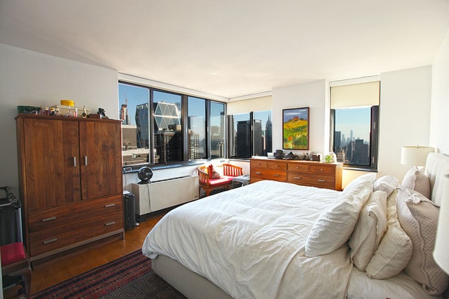 Building Photo - 30 West 60th Street