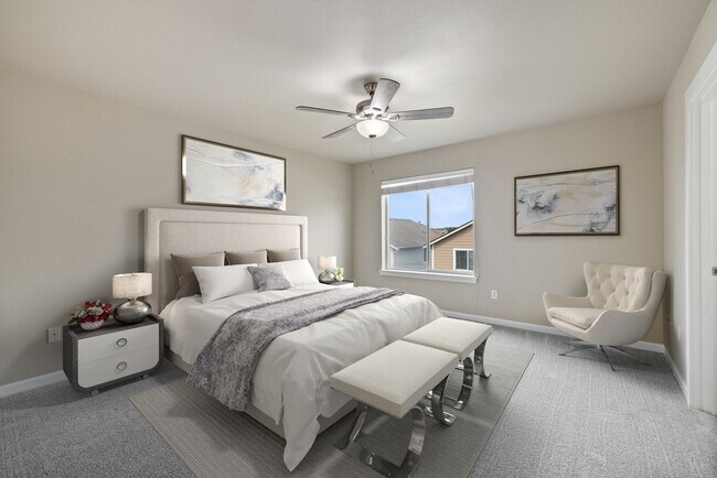 Building Photo - Lipoma Firs 5 bedroom with full bath on main.