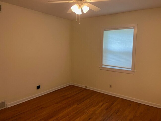 Building Photo - Charming 4 Bed 2.5 Bath Home With Nice Wooded Back Yard!