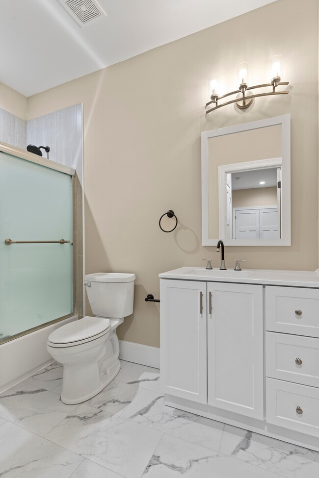 Building Photo - 5424 Delmar Ct