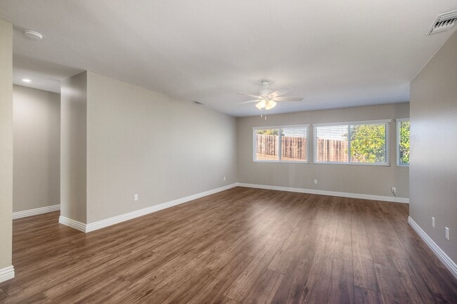 Building Photo - 344 Rancho Vista Pl