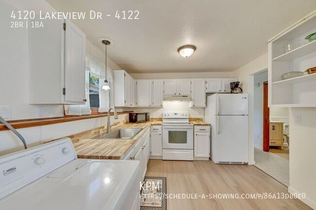 Building Photo - 4120 Lakeview Dr