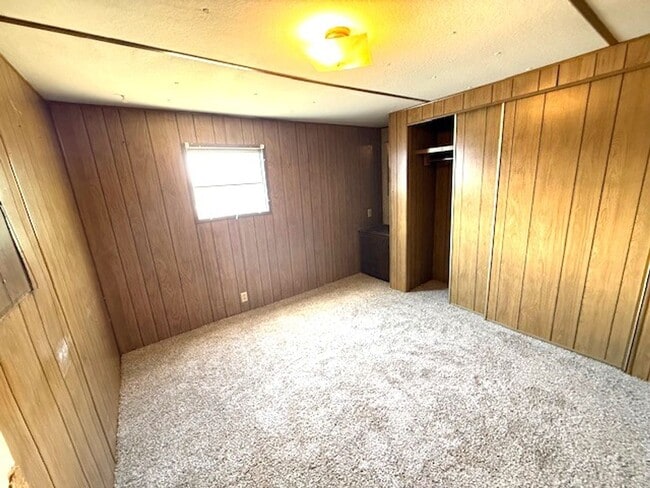 Building Photo - 2 bedroom manufactured home in Elko with a...