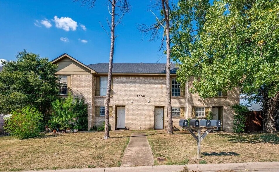 Building Photo - 7500 Chapin Rd