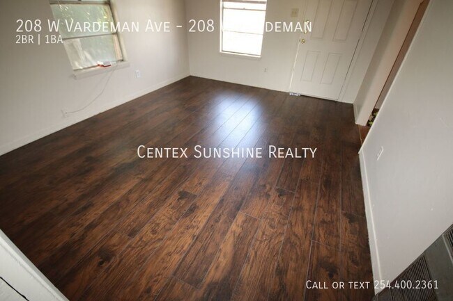Building Photo - 208 W Vardeman Ave