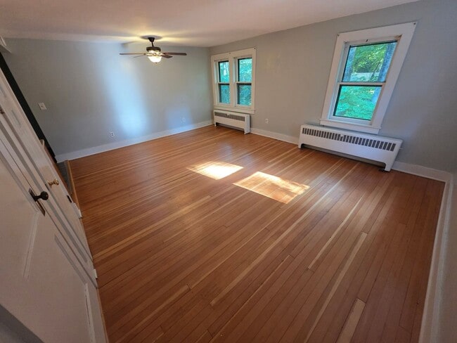Building Photo - Charming 3 Bedroom Apartment in Millbrook,...