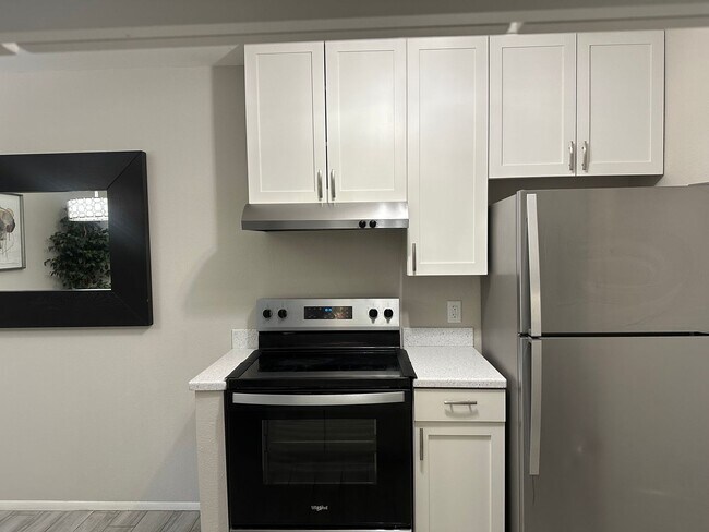 Building Photo - Charming 2 Bed 1 bath Condo