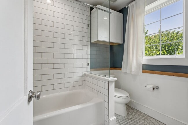 Building Photo - 1734 Hancock Ave