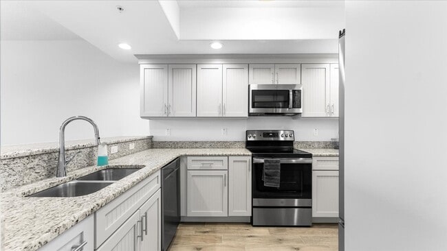 Building Photo - 1825 Riverside Dr