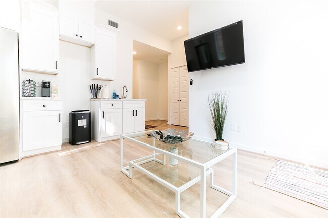 Building Photo - 4303 Chester St