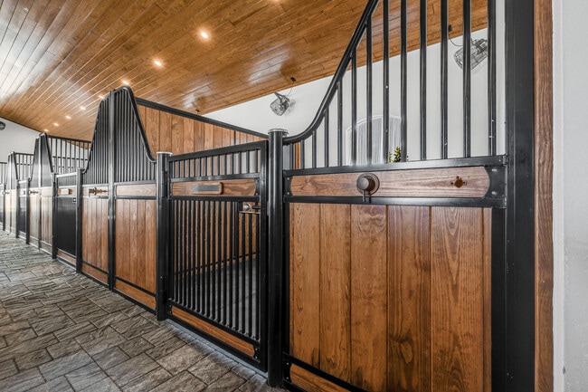 Building Photo - 5181 Lasso Wy