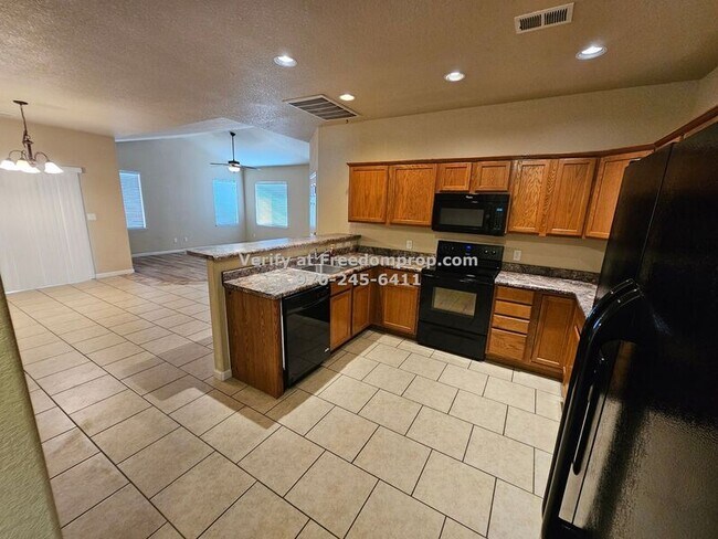 Building Photo - 2482 Wolcott Ave