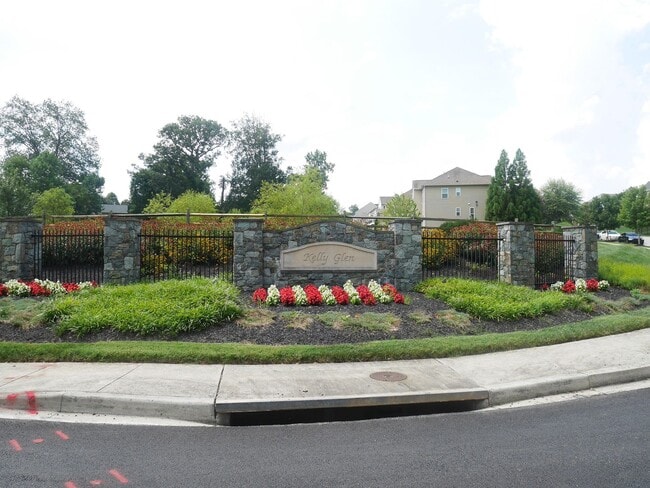 Building Photo - Elegant 4-Bedroom Single-Family Home with ...