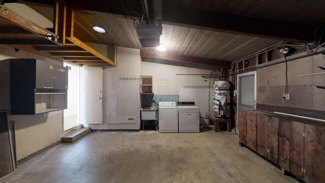 Building Photo - Spacious 4BD/2BA on Baja (Lease out, pending signatures. Check back in a few days!)