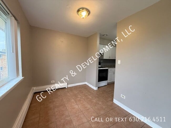 Building Photo - 808 College Blvd