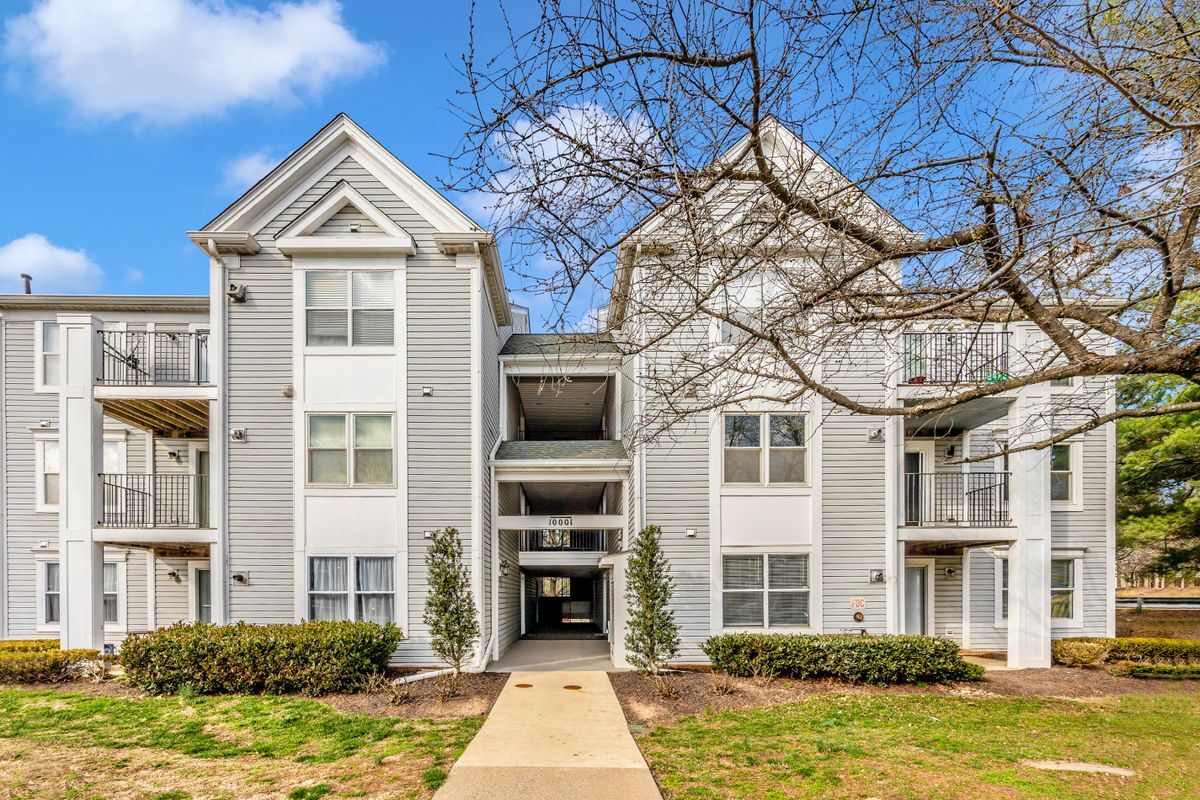 Building Photo - 10001 Vanderbilt Cir