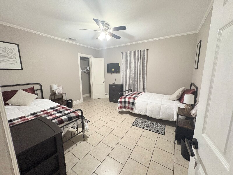 Building Photo - 1211 W 3rd St