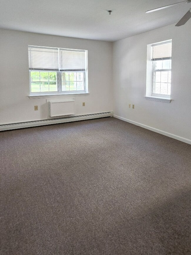 Building Photo - 1 bed, 1 bath independent senior living (55+ years of age) heat, hot water, & electricity include...