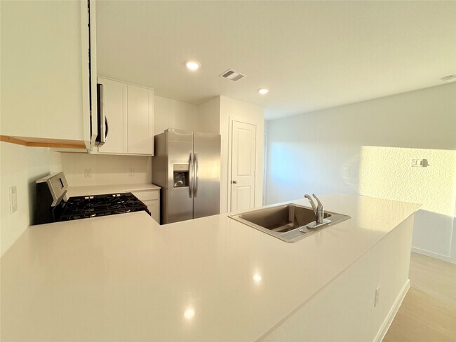 Building Photo - 6831 Flowering Ginger Ln