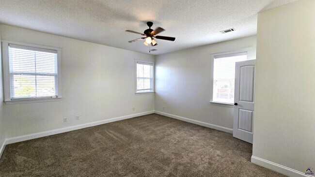 Building Photo - 103 Clarissa Dr