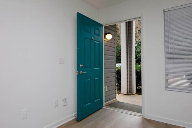 Building Photo - Two Bedroom Apartment
