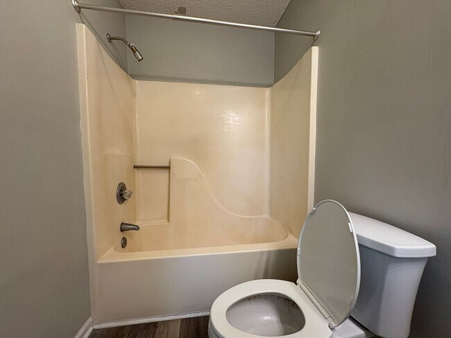 Building Photo - For Rent