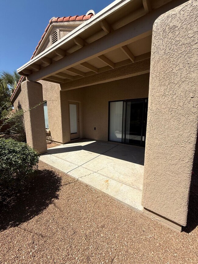 Building Photo - Oro Valley SFH in Gated Community