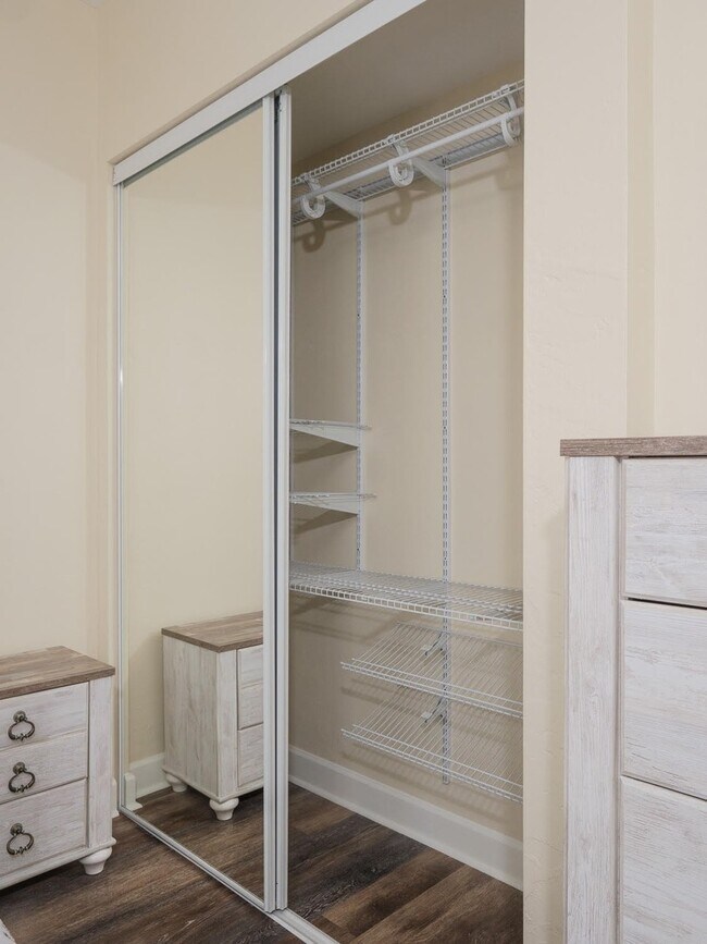 Building Photo - Jackson Square - Remodeled 2 Bedroom, 2 Bathroom Condo