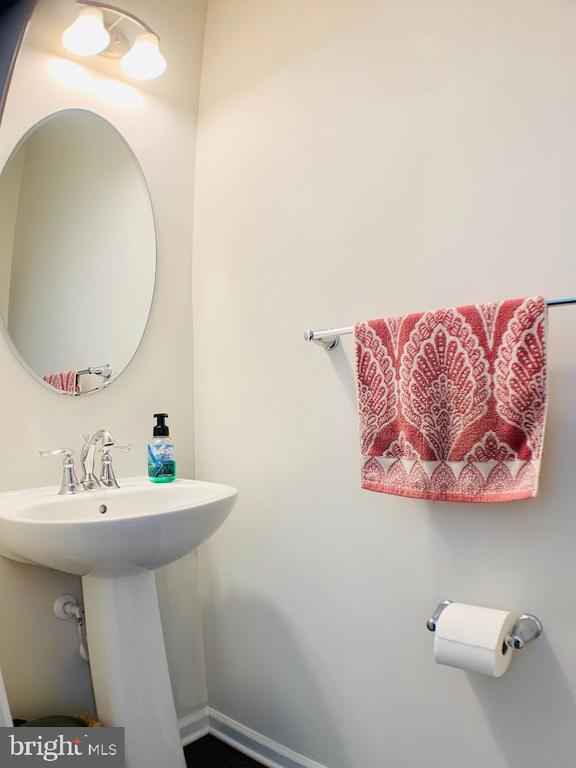 Building Photo - 408 Streamview Dr