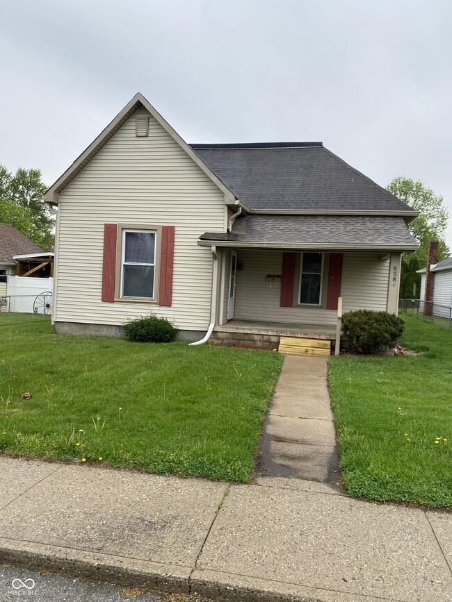 Primary Photo - 658 Christian Ave
