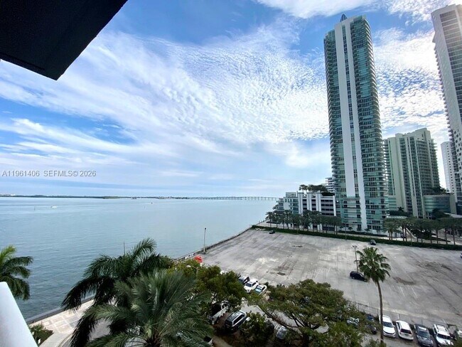 Building Photo - 1155 Brickell Bay Dr