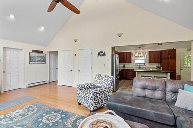 Building Photo - Spacious & Comfortable 4 Bedroom House - C...