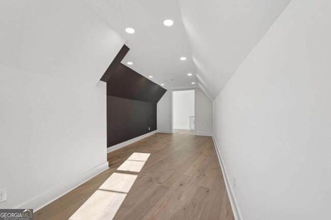 Building Photo - 120 Thome Dr