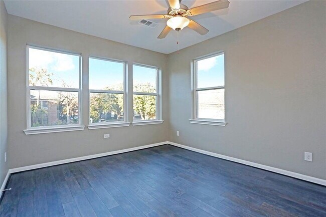 Building Photo - 1501 Hawthorne St