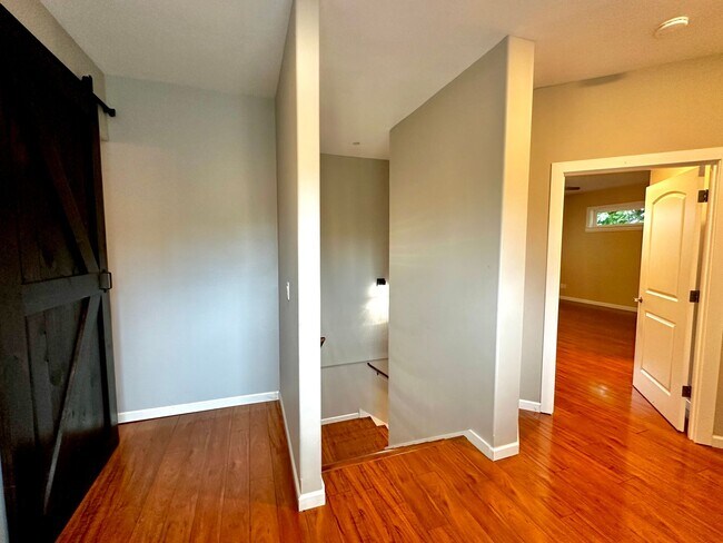 Building Photo - Rare Kent Gem, 3 BR | 3 BA | 2 DEN | 0.41 ...