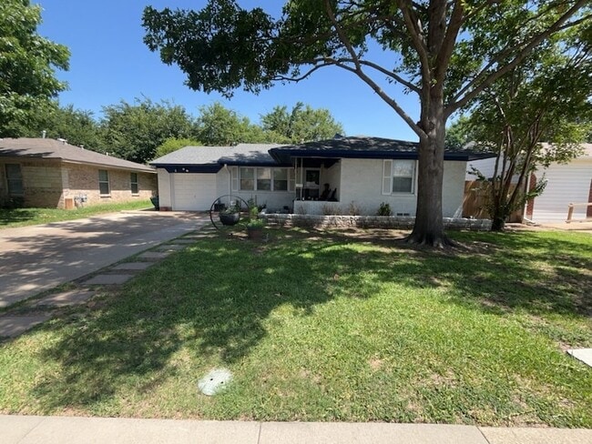 Primary Photo - 2208 Piedmont St
