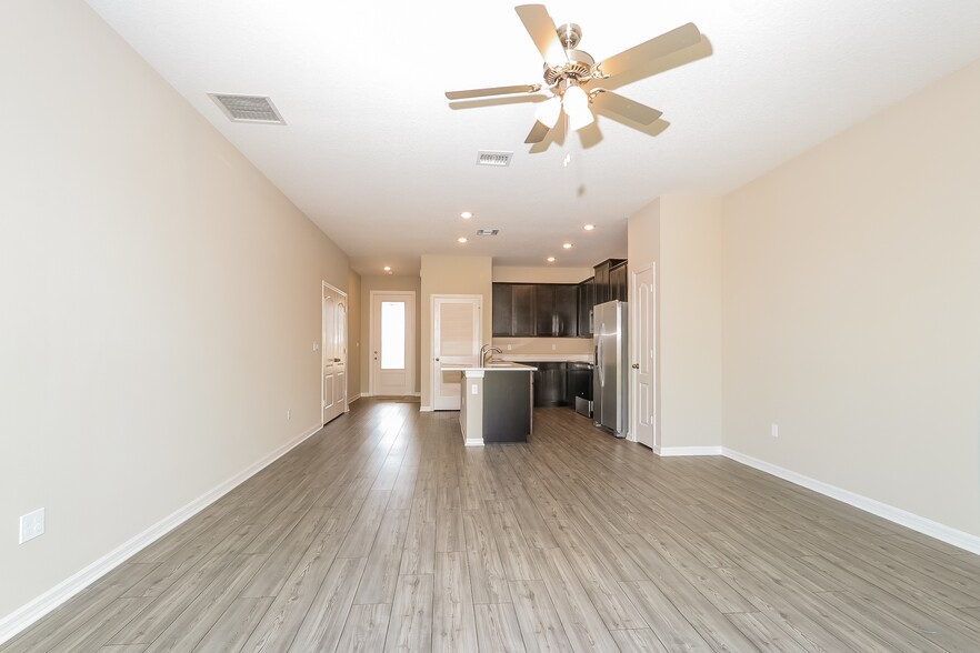 Building Photo - 1723 Party Pl