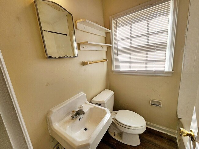 Building Photo - 1200 W Lincoln Ave