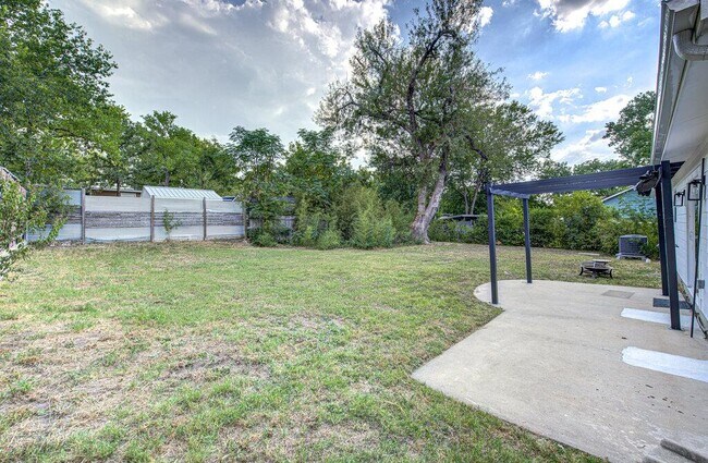 Building Photo - 5407 Manor Rd