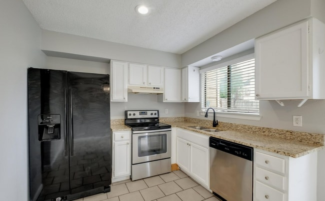 Building Photo - 5806 Rue Royale