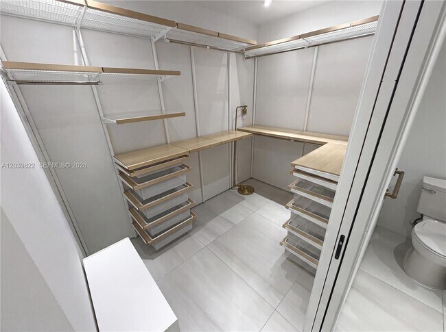 Building Photo - 4712 SW 64th Ct