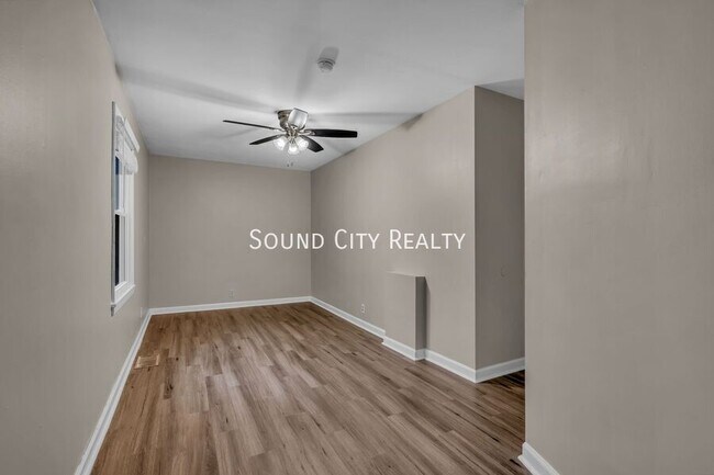 Building Photo - 2820 St Edwards Dr