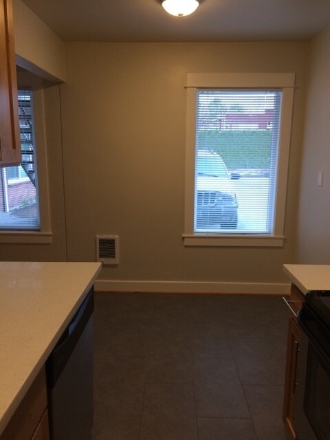 Building Photo - Full Remodel! University Park-Portsmouth-H...