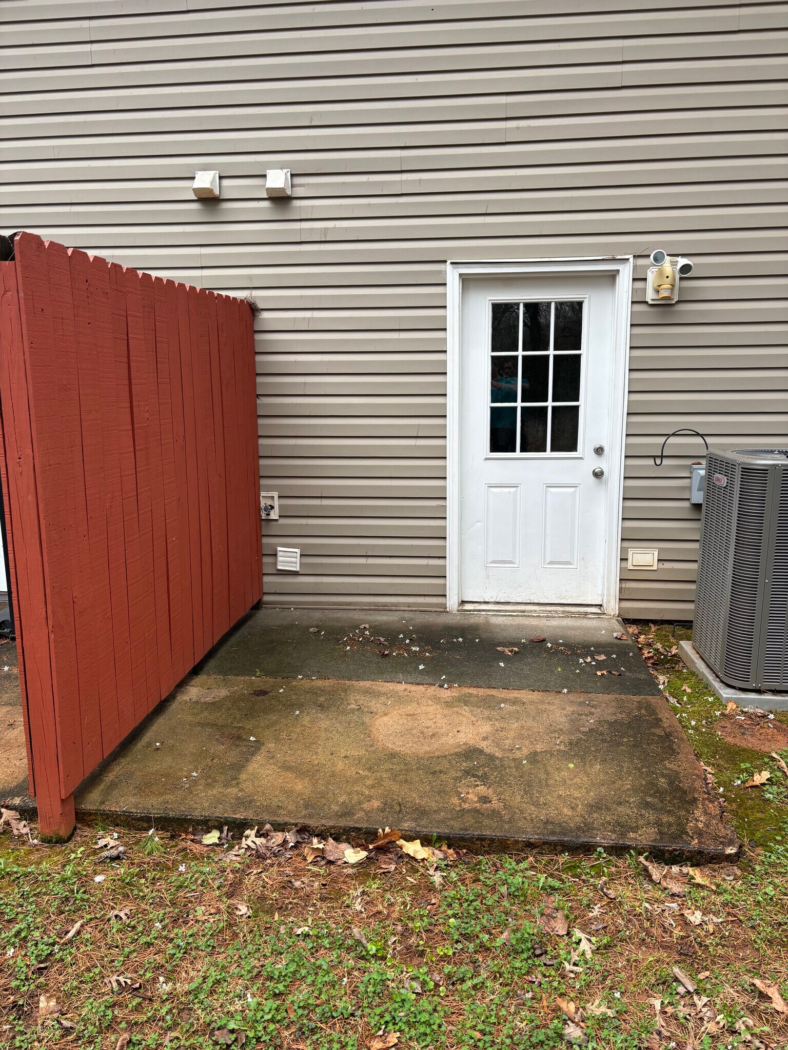 Building Photo - 5731 SW Acres Dr