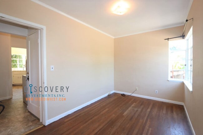 Building Photo - Oakmore Ranch Style Home