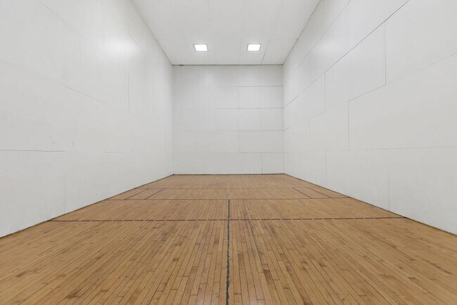 Building Photo - 1 bedroom in Chicago IL 60611