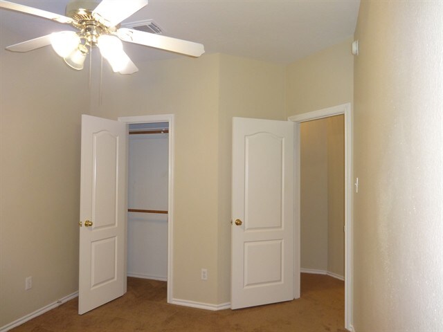 Building Photo - 1819 Manor Dr